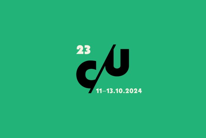 logo 23 C/U na zielonym tle